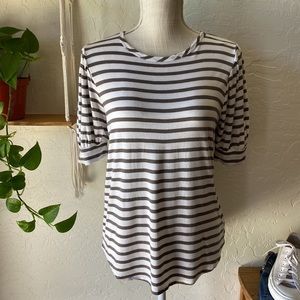 NEW‼️ GREEN ENVELOPE FRENCH STRIPED TEE ‼️🦚🌵👗🧤